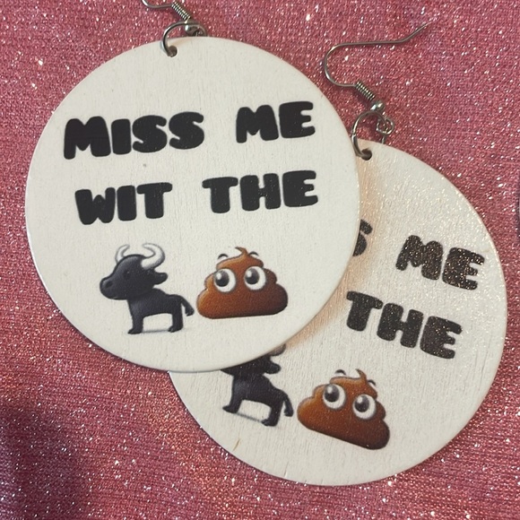 Empowering and beautifully crafted earrings - Picture 2 of 4